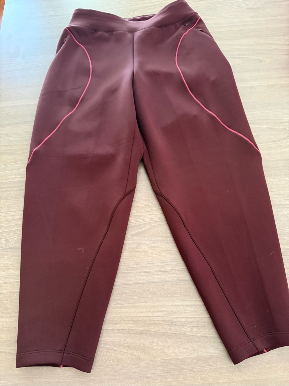 Nike Universa Dri-FIT 7/8 Pants Burgundy Crush Women’s Small NWT